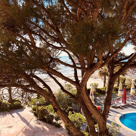 Mali I Robit Beachfront Apartment Golem  Kültér fotó