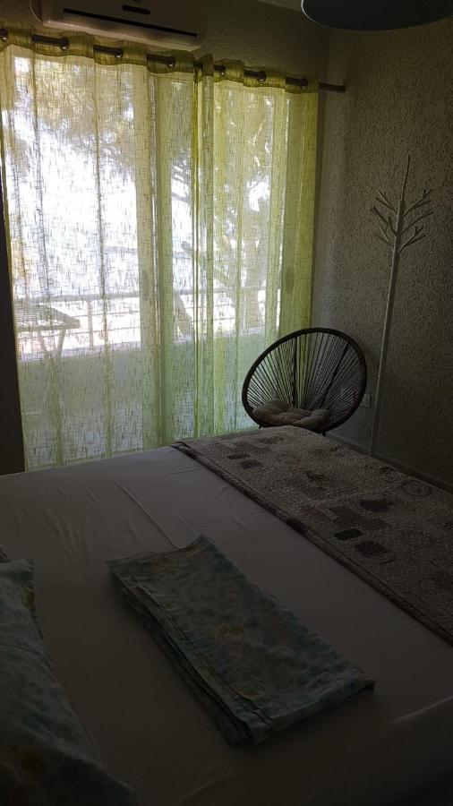 Mali I Robit Beachfront Apartment Golem  Kültér fotó