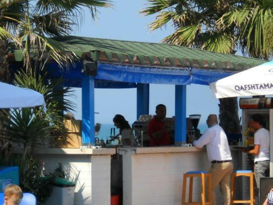 Mali I Robit Beachfront Apartment Golem  Kültér fotó