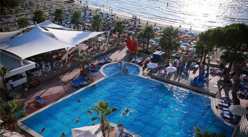 Mali I Robit Beachfront Apartment Golem  Kültér fotó