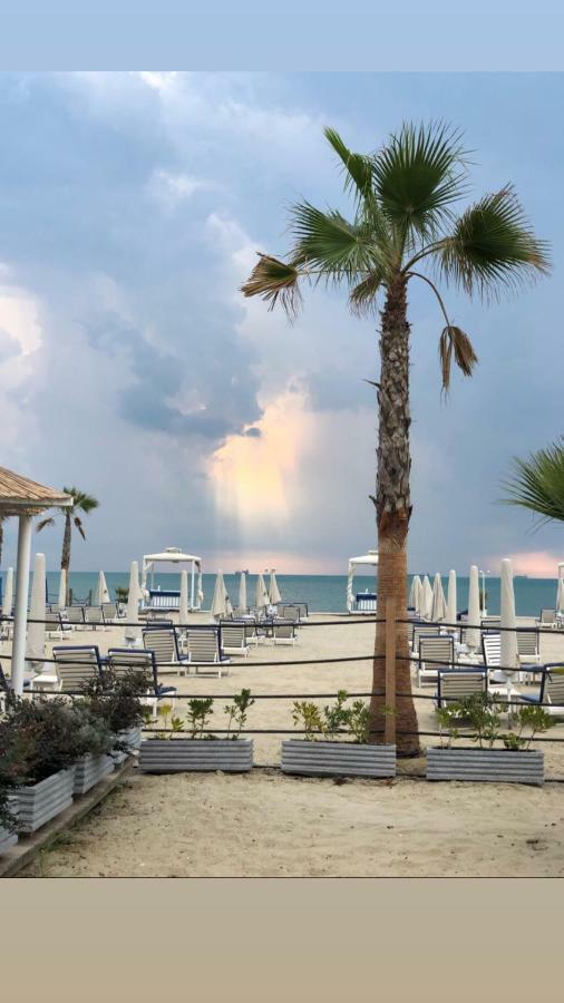 Mali I Robit Beachfront Apartment Golem  Kültér fotó